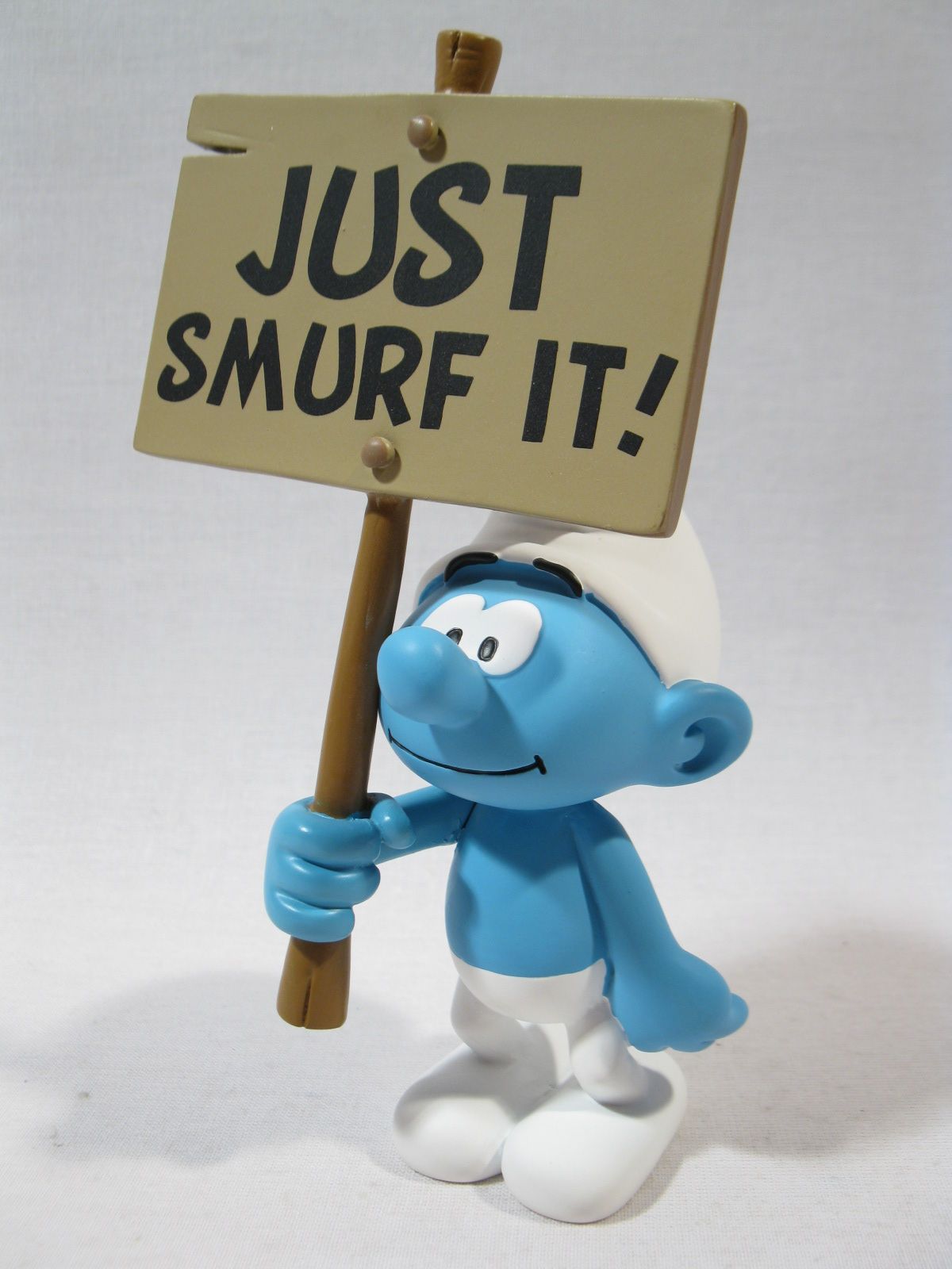 Kunstharz Schlumpf mit Schild  just smurf it Plastoy  resin smurf puffi  p179