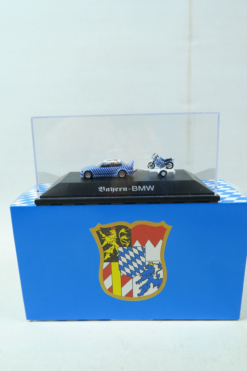 Herpa x Bayern BMW M3 GTR mit Motorrad auf Anhänger Set in OVP 1:87 167547