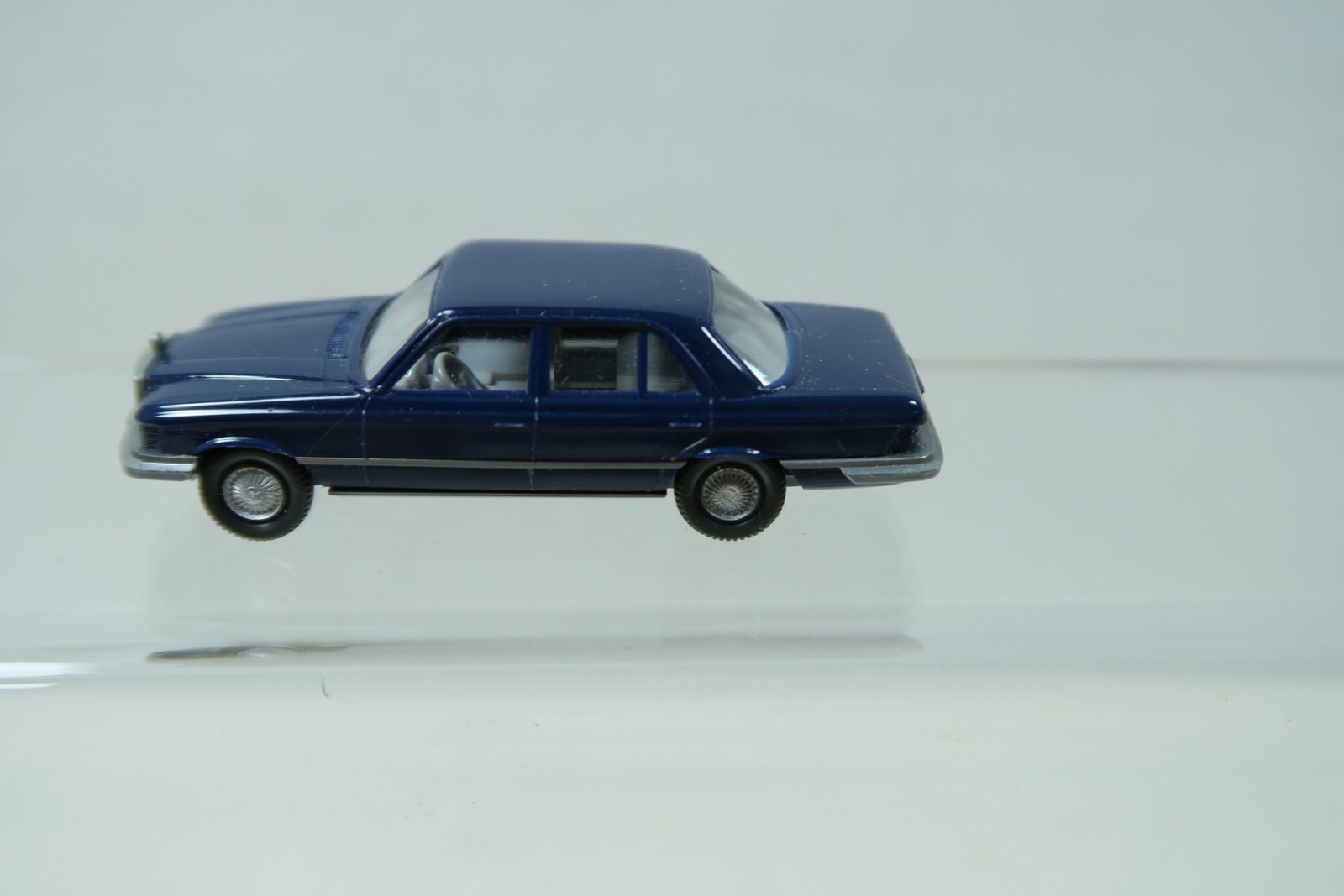 Wiking  CS 393 / 1D  Mercedes 450 SE stahlblau lose 1:87 149761