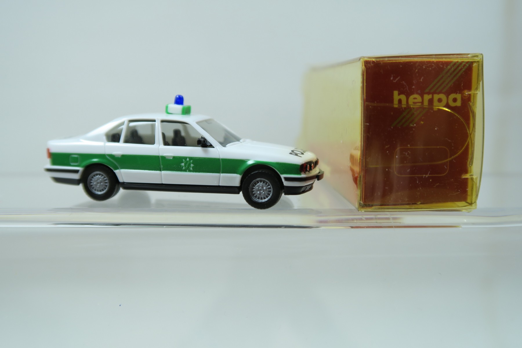 Herpa  BMW 535i Polizei weiß / grün in OVP H0 1:87 149087