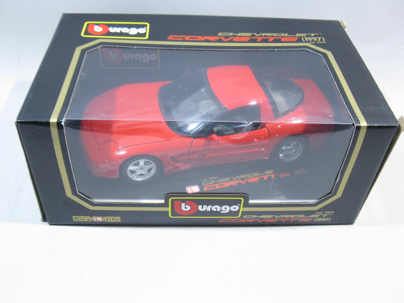 Burago 3066 Chevrolet Corvette 1997 in rot 1/18 Diamonds ma101