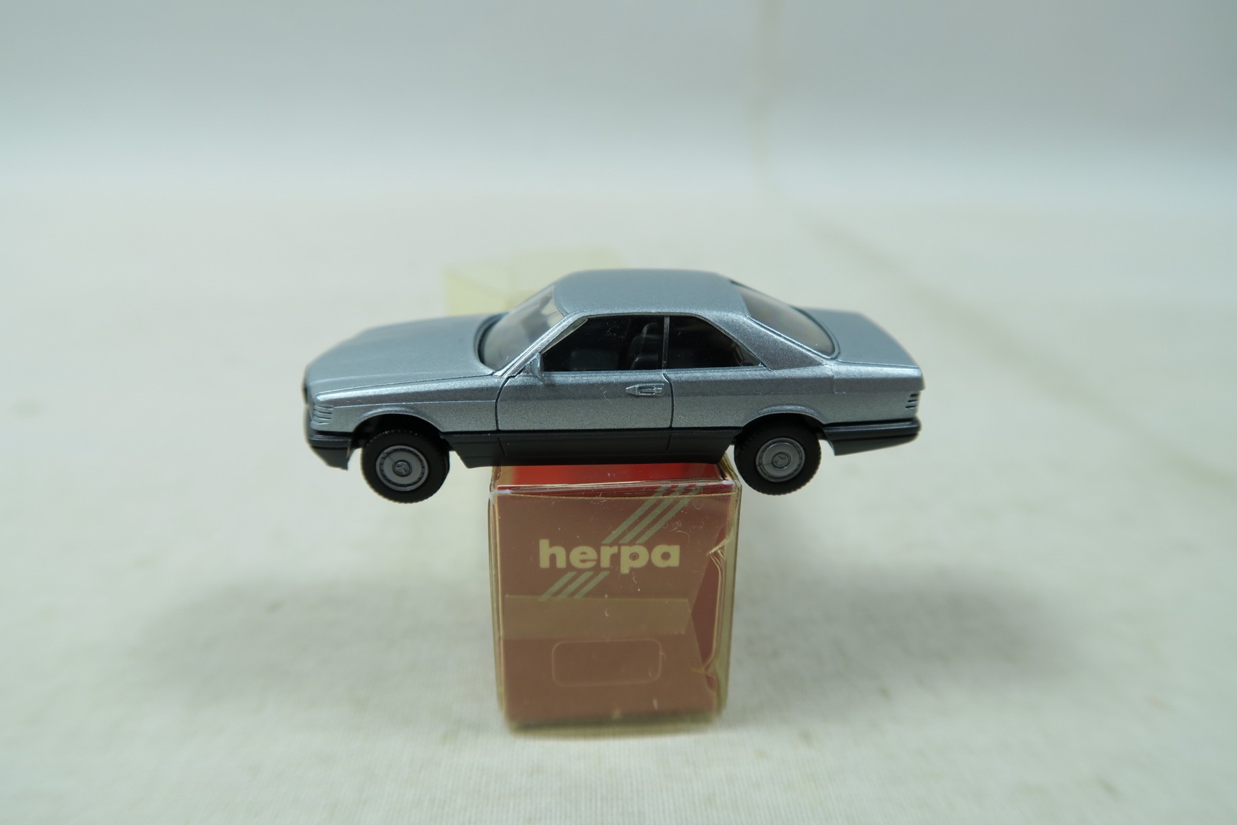 Herpa  Mercedes Benz 560 SEC silber in OVP H0 1:87 149169