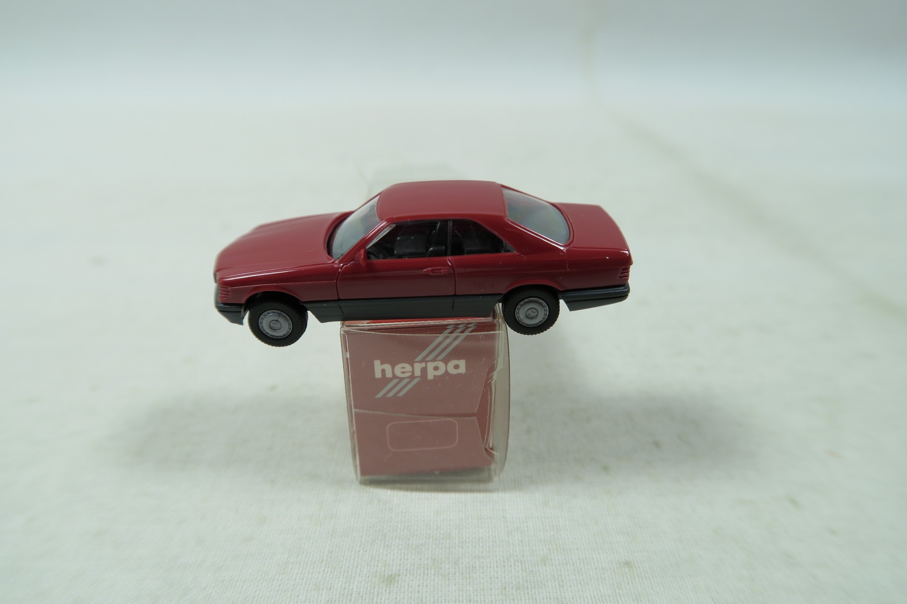 Herpa  Mercedes Benz 560 SEC rot in OVP H0 1:87 149163