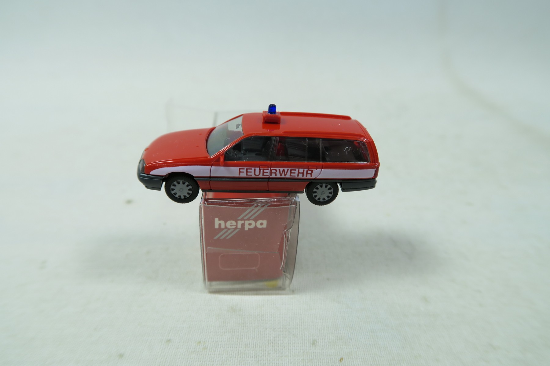 Herpa  Opel Omega GLS Feuerwehr rot in OVP H0 1:87 149317