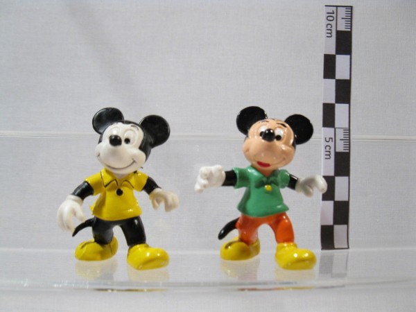 Micky Maus laufend 2 Figuren Farbvarianten Bully Disney Classic Serie 60132