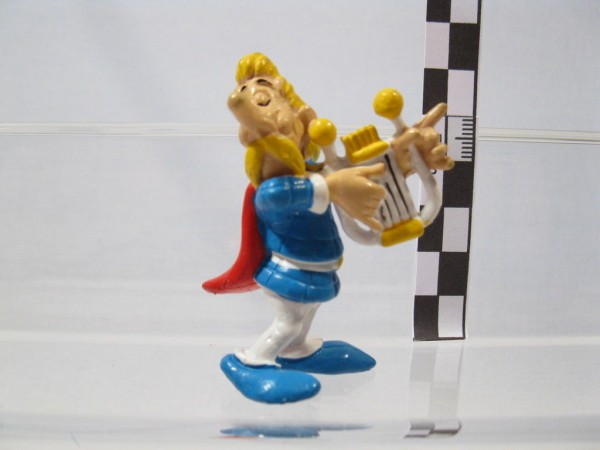 Asterix Serie MD Toys 1995 : Troubadix mit Harfe 60044